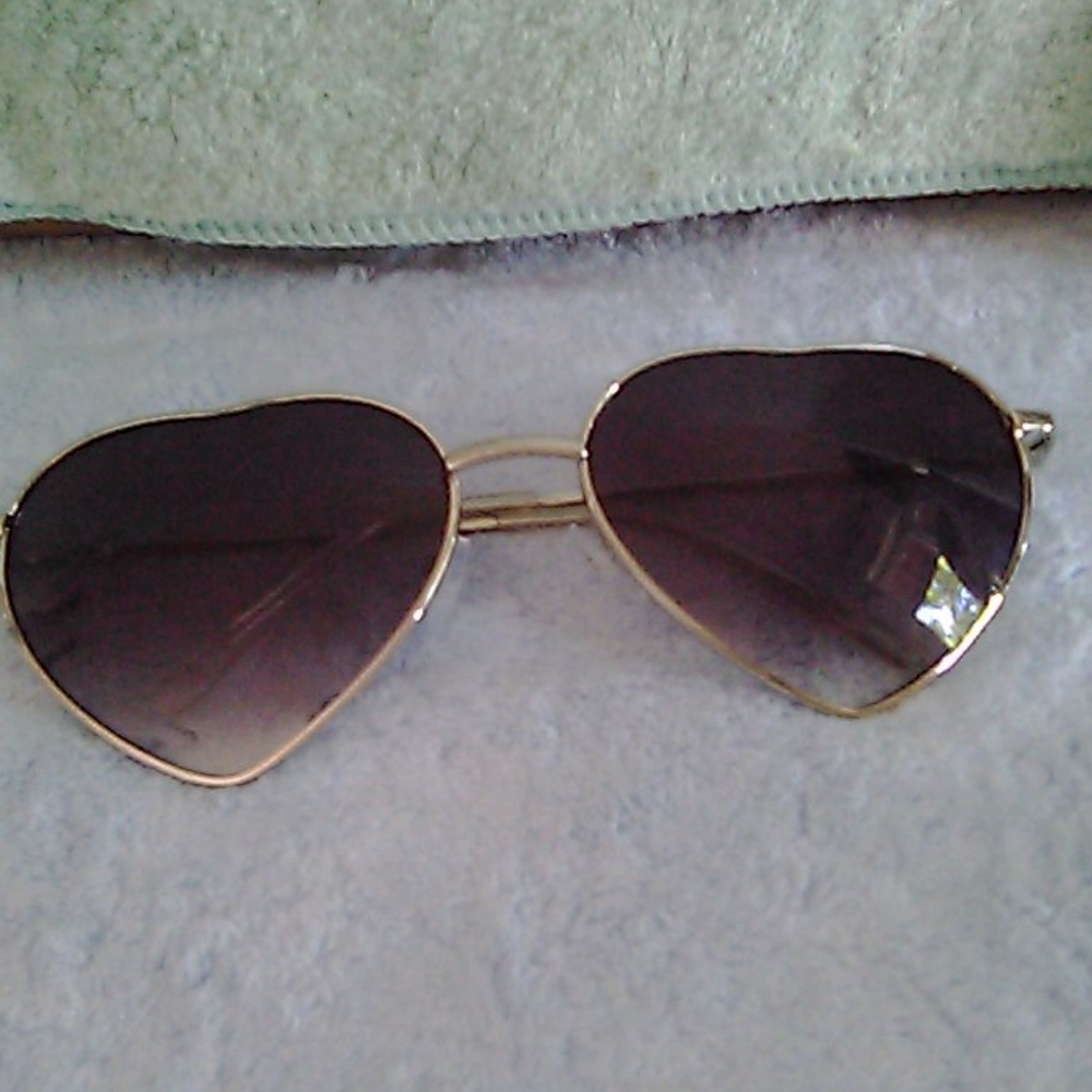 Women's heart shape sunglasses